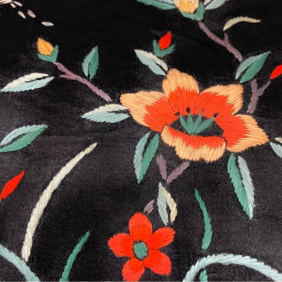 Vintage Dun Huang Chinese Silk Hand Embroidered Tapestries Doilies Set of Five - Picture 7 of 12